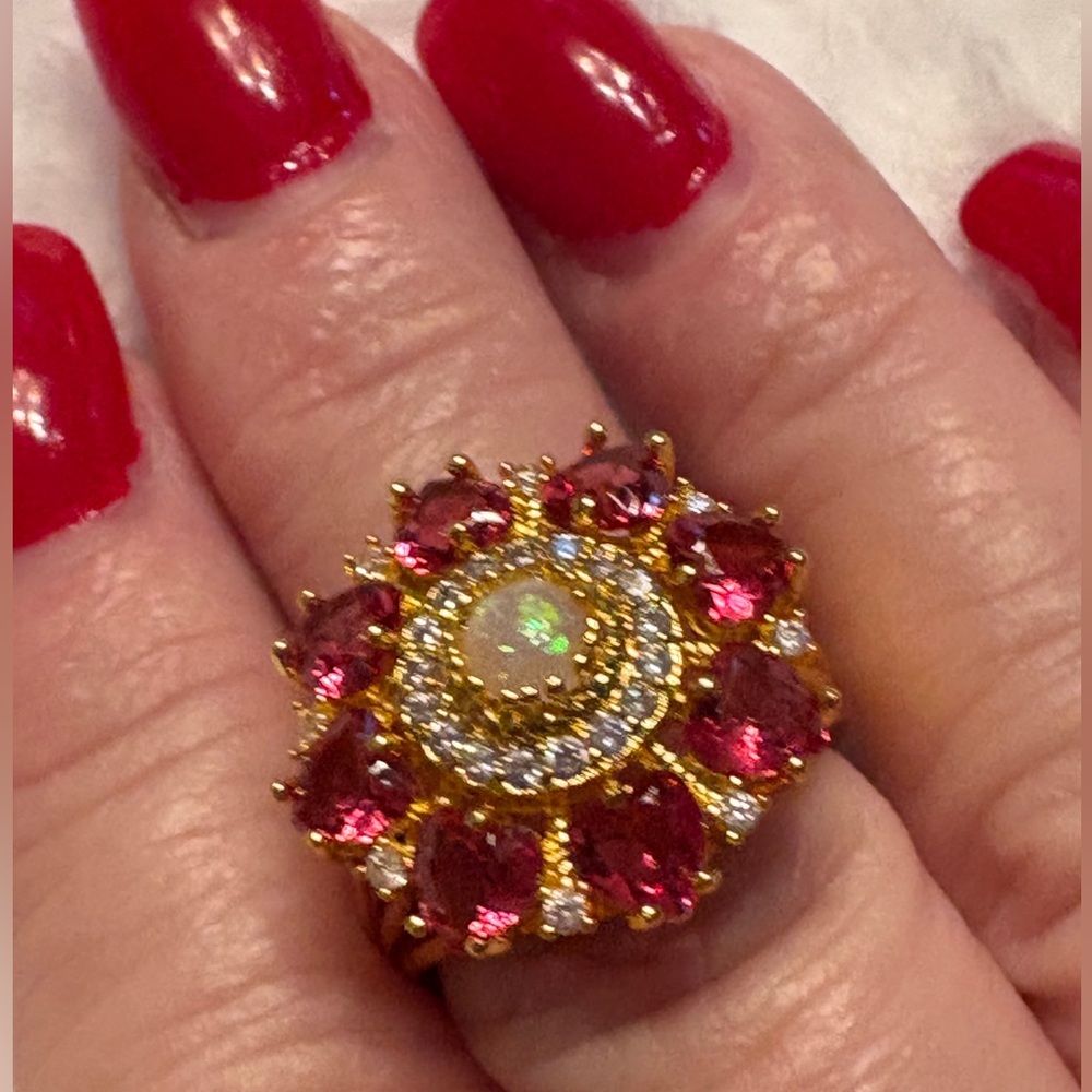 🌺Elegant Gold and Red Gemstone Ring🌺